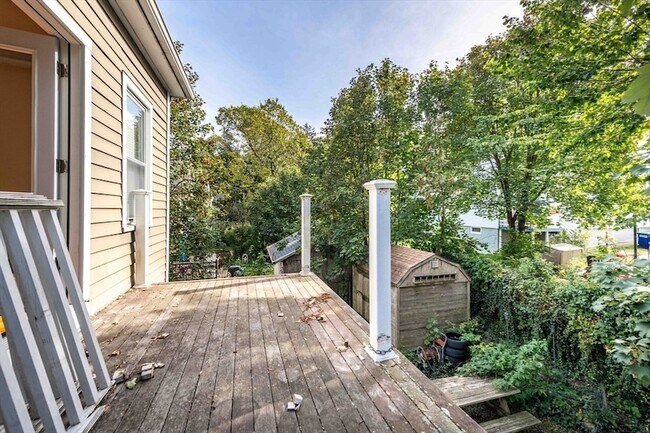 Building Photo - 148 Albion St