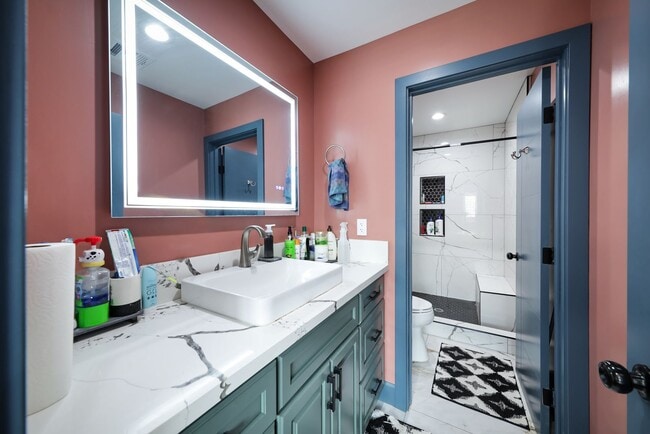 Building Photo - FOR RENT Fully Remodeled 4 Bed / 3 Bath Ho...