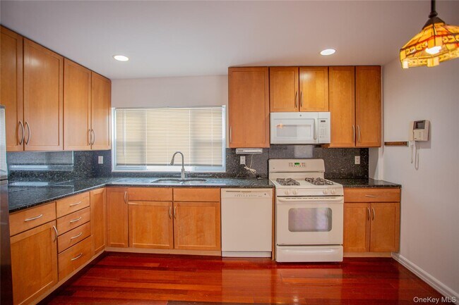 Building Photo - 540 E Chester St