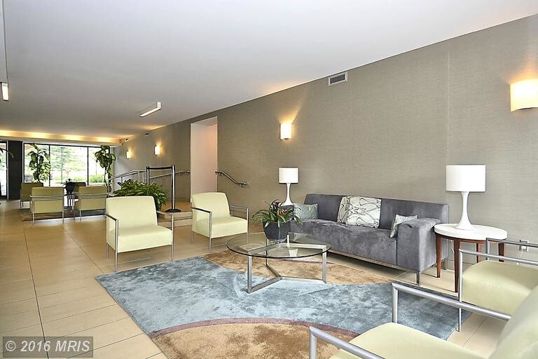 Stylish Lobby - 2939 Van Ness St NW