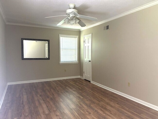 Building Photo - 335 Alexander Cove