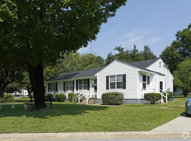 Building Photo - Cottages on Elm Apartments