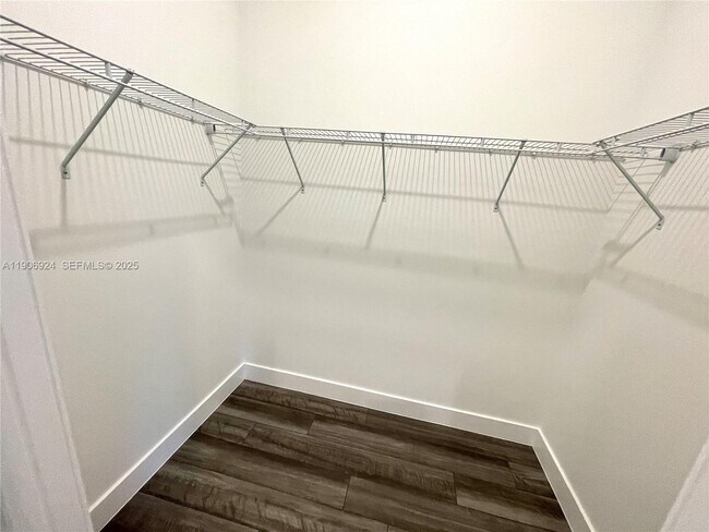 Building Photo - 11181 SW 92nd Ave