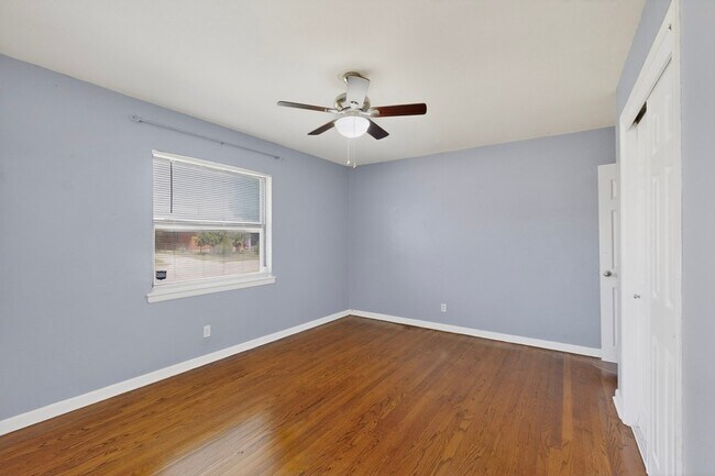 Building Photo - 2104 Hillburn Dr