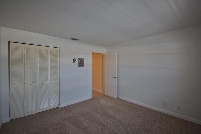 Building Photo - 400 Misty Pines Cir