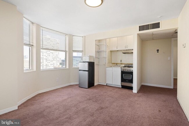 Building Photo - 2135 Walnut St