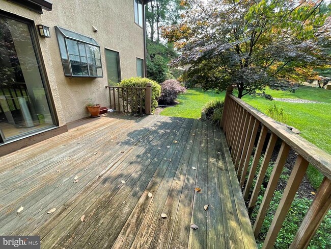 Building Photo - 80 Sayre Dr