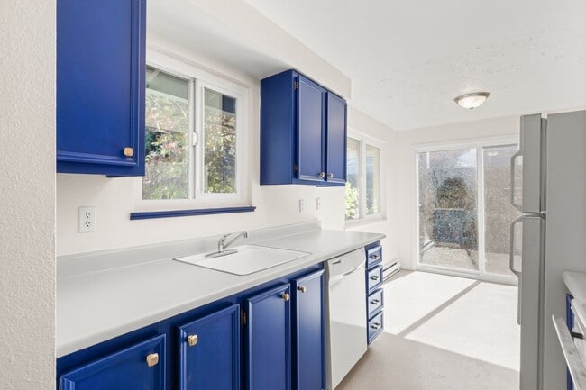 Building Photo - 2 bedroom, 1 bath near Mt. Tabor in SE Por...