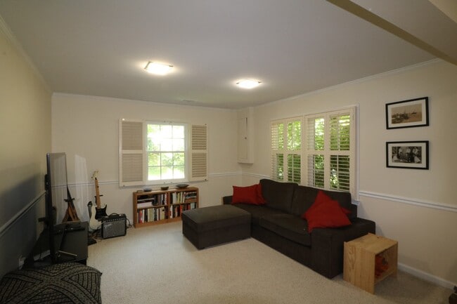 Building Photo - COMING SOON - 4Bed/2.5Bath Raised Rambler in Bannockburn near Glen Echo Park!