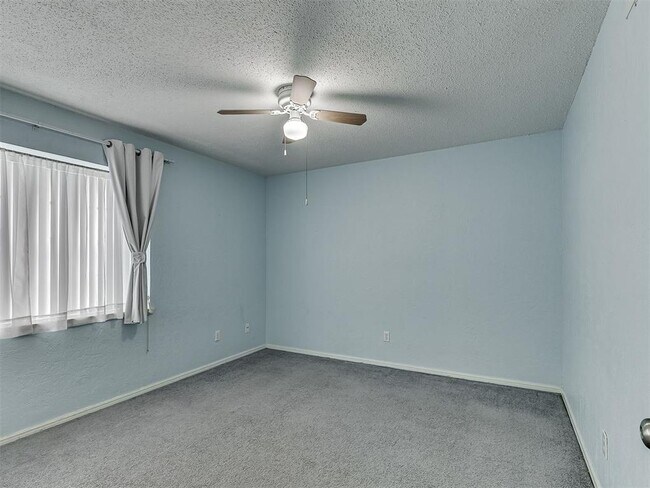 Building Photo - 1703 E Lindsey St