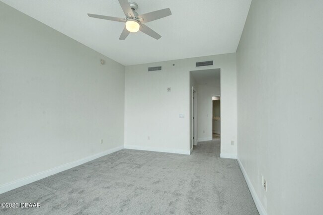 Building Photo - 241 Riverside Dr