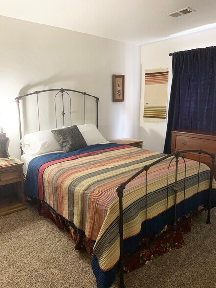 third bedroom with queen bed - 1413 Coyote Rd