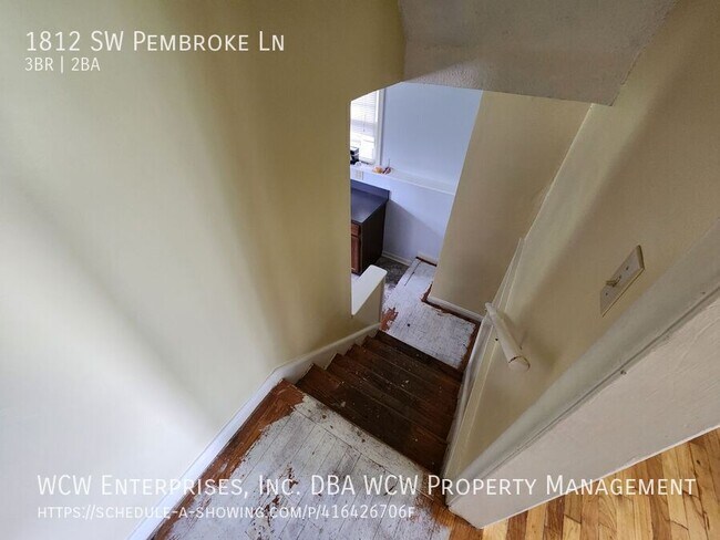 Building Photo - 1812 SW Pembroke Ln