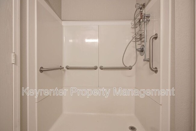 Building Photo - 15405 Acacia Rd