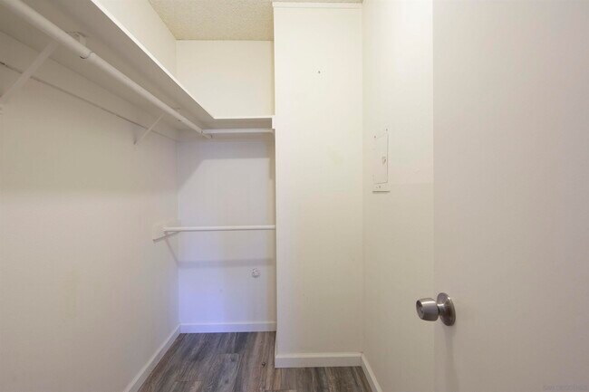 Building Photo - 3549 Castle Glen Dr