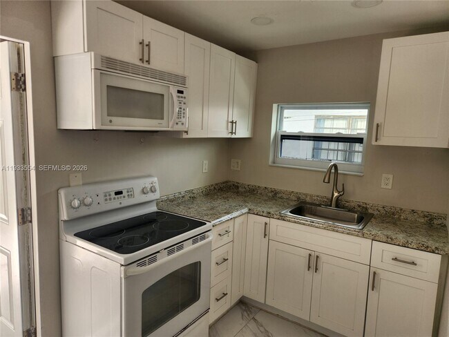 Building Photo - 342 E 46th St