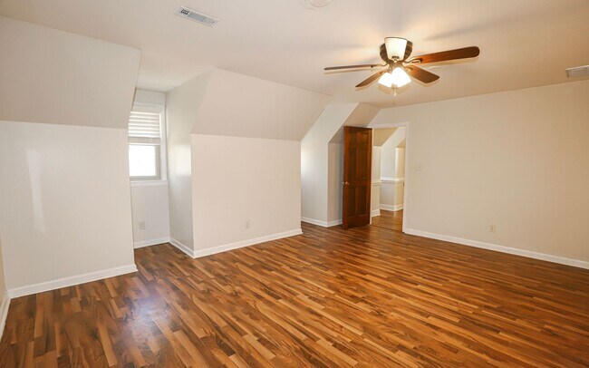 Building Photo - 809 Houndslake Dr