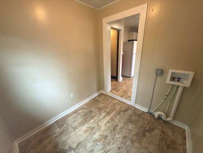 Building Photo - Pulaski, 4BR / 2 BA, available now
