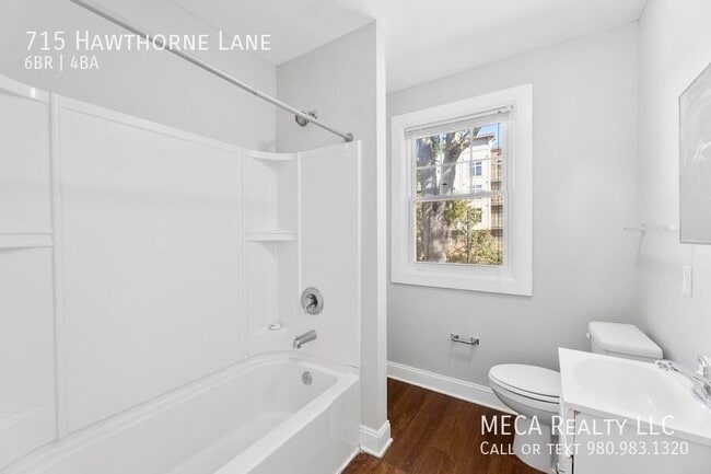 Building Photo - 715 Hawthorne Ln