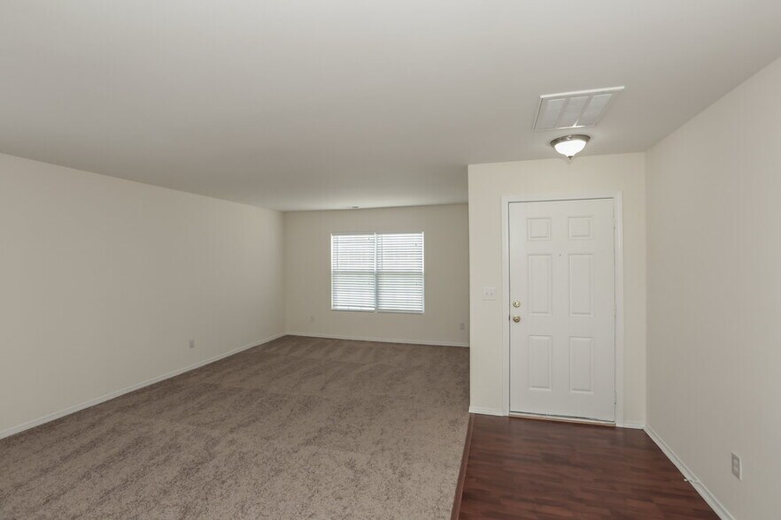 Building Photo - 1646 Rustic Arch Way
