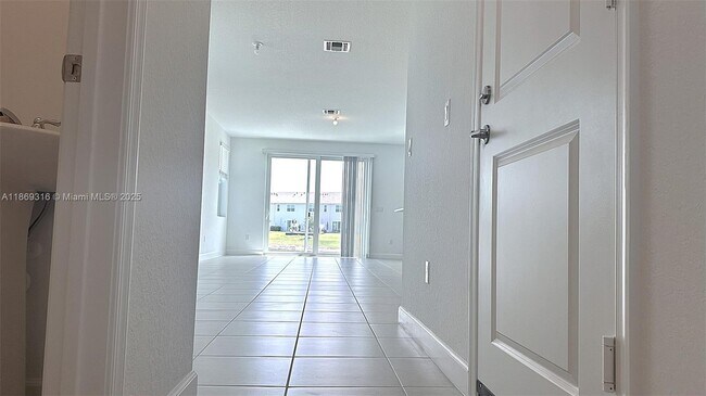 Building Photo - 538 Rivergrass St
