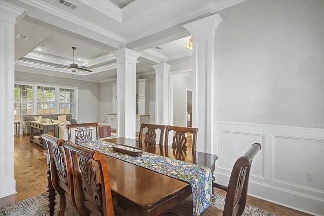 Building Photo - 7492 Sunny Mariana Ct