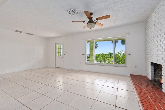 Building Photo - 5203 S Indian River Dr