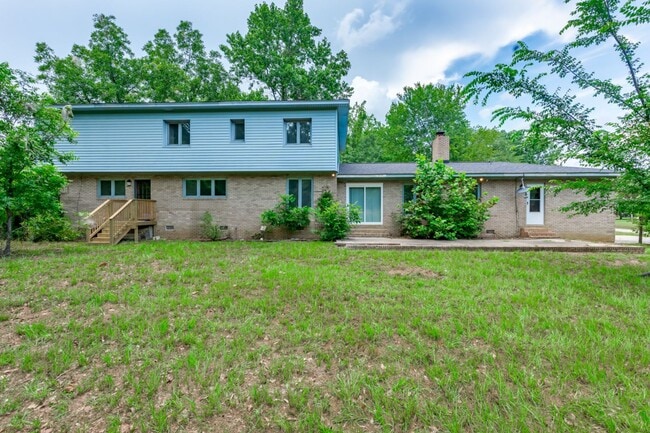 Building Photo - 400 Derby Ln