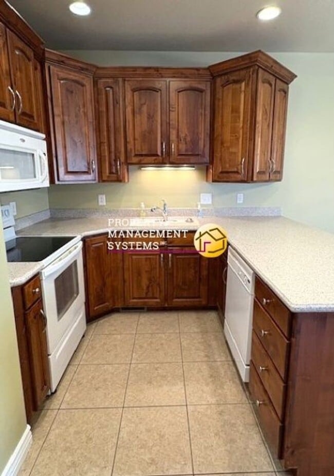 Building Photo - 3 Bedroom Townhome in Layton!