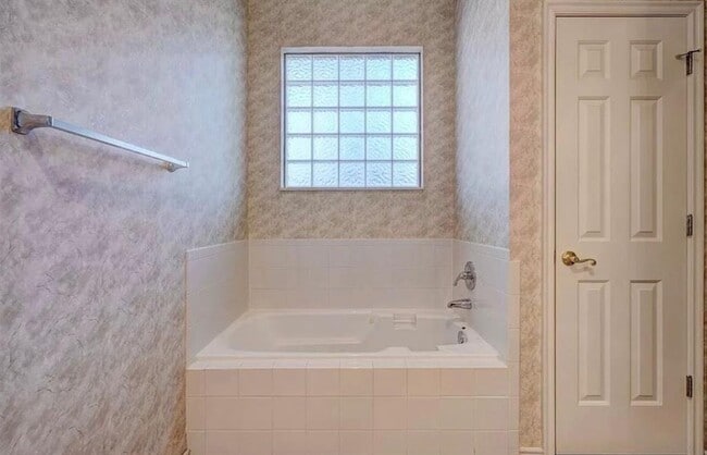 Building Photo - 1709 Tenbears Rd