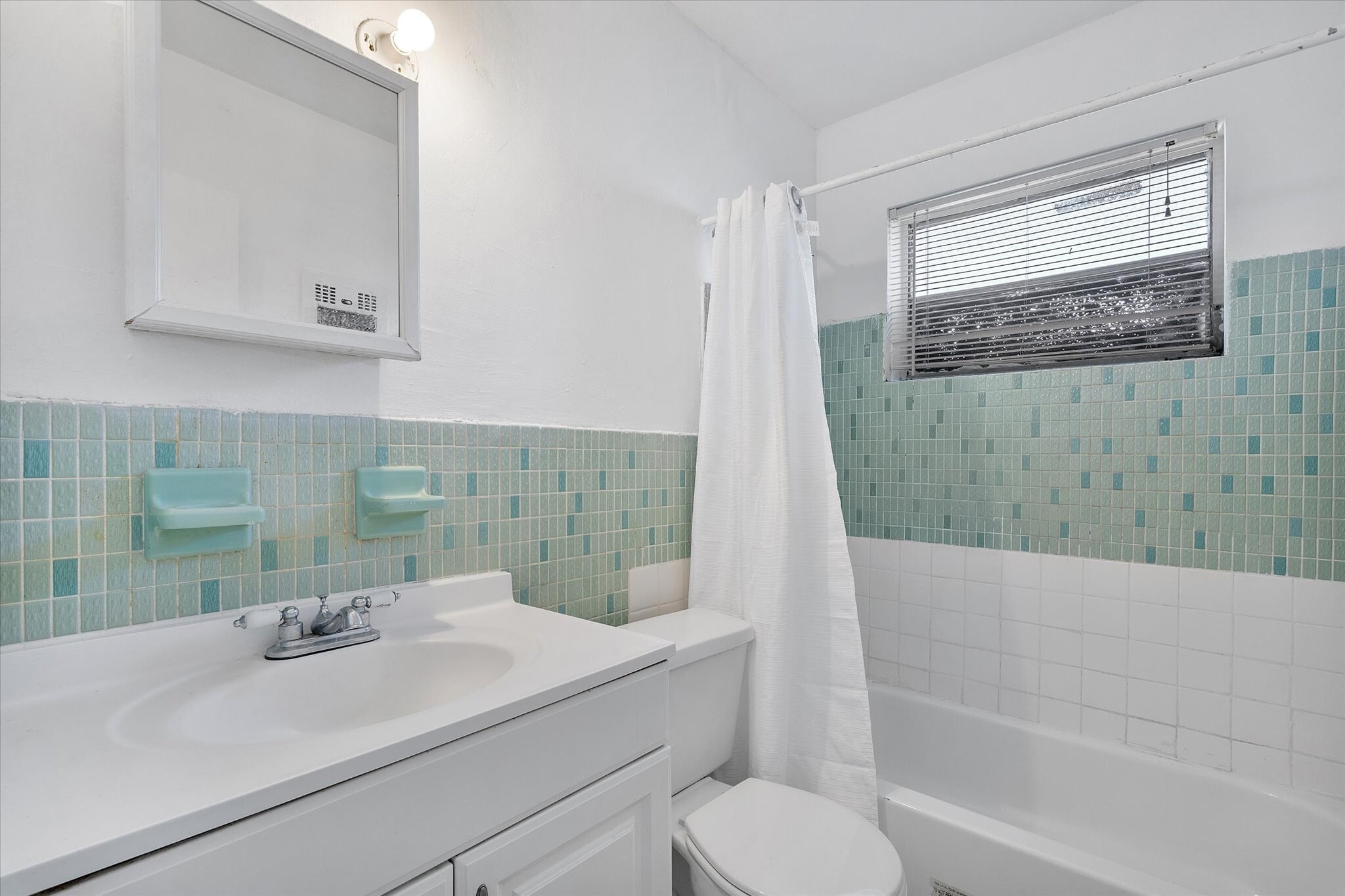 Building Photo - 16100 NE 19th Ct