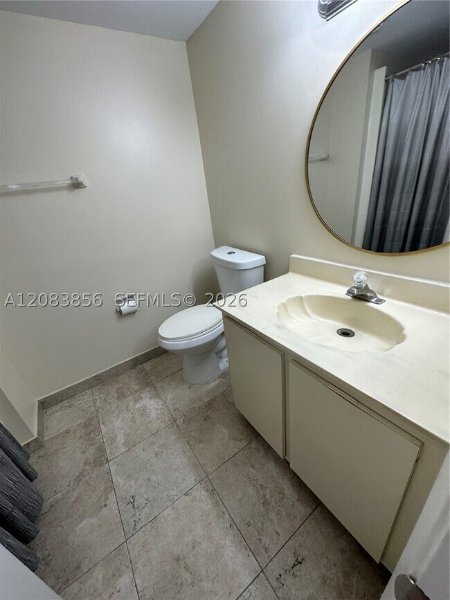 Building Photo - 9435 Fontainebleau Blvd