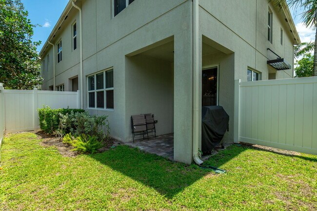 Building Photo - 8569 Via Mar Rosso