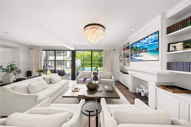 Building Photo - 5728 Pine Tree Dr