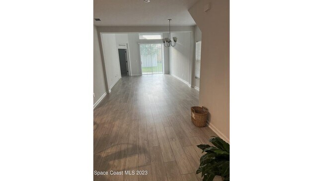 Building Photo - 754 Carlsbad Dr