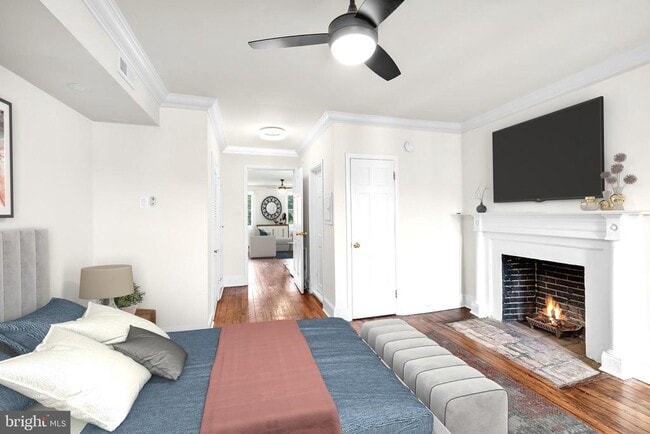 Building Photo - 704 S Washington Square