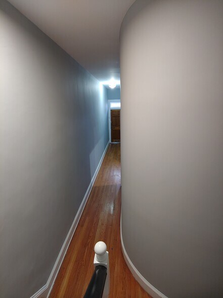 Building Photo - 33 S Calhoun St