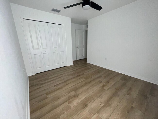 Building Photo - 112 Oakwood Ct