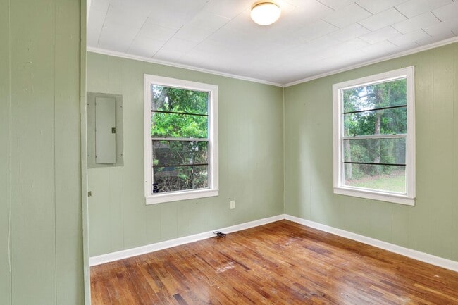 Building Photo - 517 Lakewood Rd