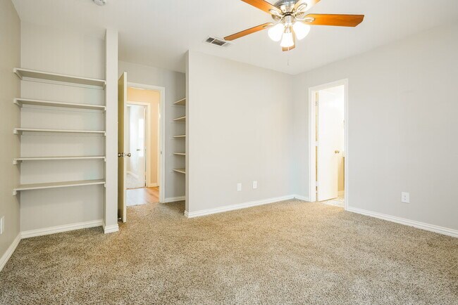 Building Photo - 513 N Wood St