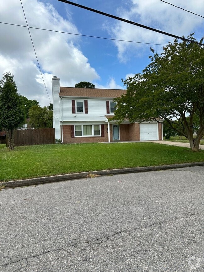 Building Photo - Pembroke Manor-4 bedroom 2.5 bath Single f...