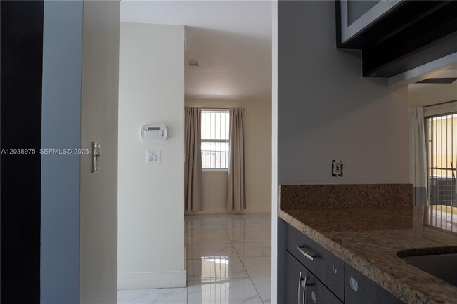 Building Photo - 9132 SW 148th Ct