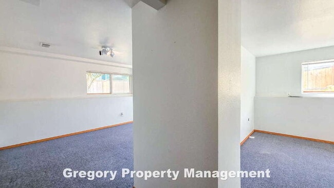 Building Photo - 7 60th Pl SE
