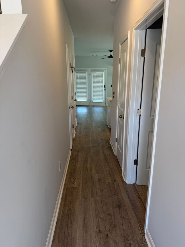 Building Photo - 3 BR/2BA | Newly Renovated Single Family Home | Covered Patio | In Columbia!