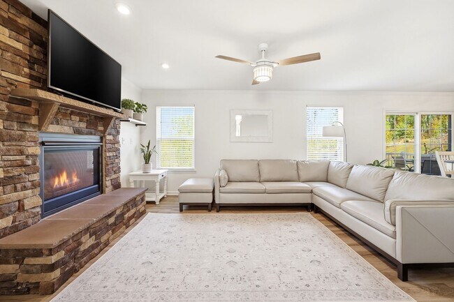 Building Photo - Modern Riverwood Retreat | Spacious 3BR Home in Prime Charlottesville Location