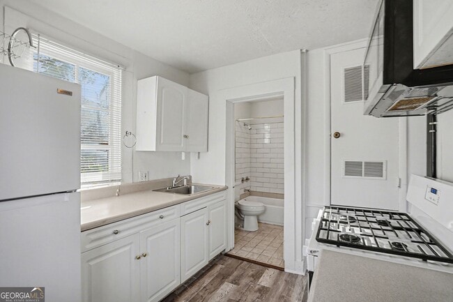 Building Photo - 504 Calhoun St NW