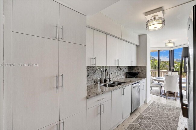 Building Photo - 1000 E Island Blvd