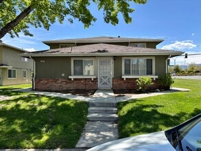 Building Photo - ONLY $1,500 PER MONTH FOR THIS SUPER CUTE , SPACIOUS 2 BEDROOM / 1 BATHROOM CONDO CENTRALLY LOCAT...