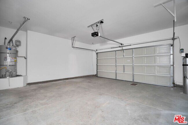 Building Photo - 24130 Tango Dr