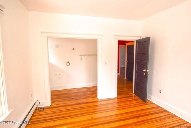 Building Photo - 558 Myrtle Ave